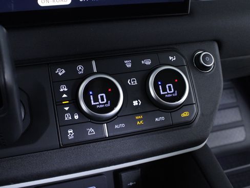 Used 2023 Land Rover Defender 130 S image 27