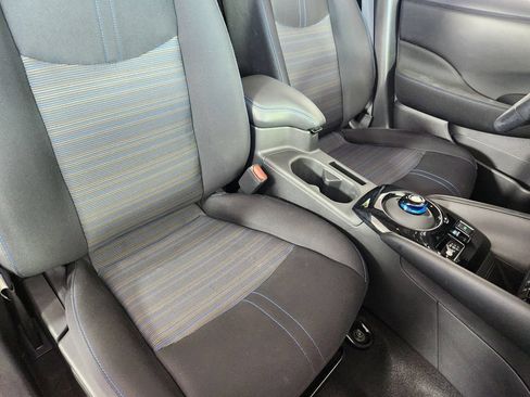 Used 2022 Nissan Leaf SV FWD image 11