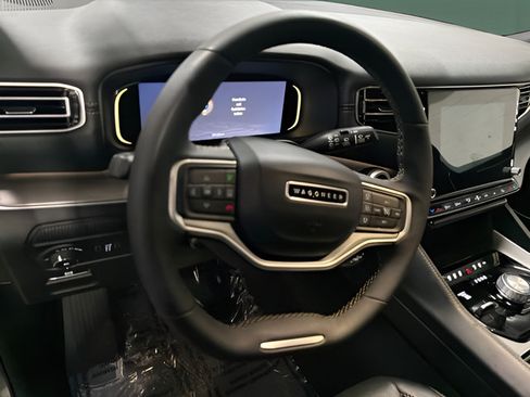 Used 2025 Jeep Wagoneer Series II AWD/4WD image 19