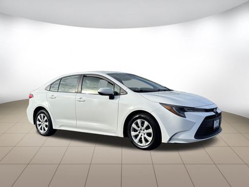 Used 2023 Toyota Corolla LE FWD image 1
