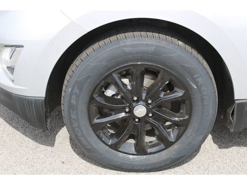 Used 2021 Chevrolet Equinox LS w/ LS Convenience Package image 7