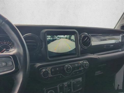 Used 2021 Jeep Wrangler Unlimited Sahara image 9