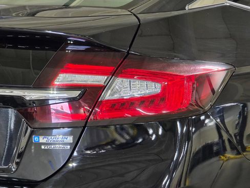 Used 2018 Honda Clarity Touring image 12