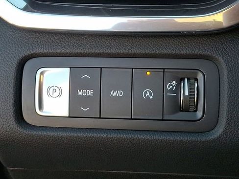 Used 2025 GMC Acadia Elevation image 27