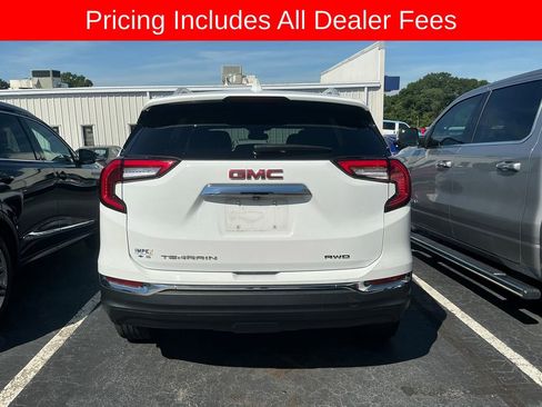 Used 2023 GMC Terrain SLT AWD/4WD image 3