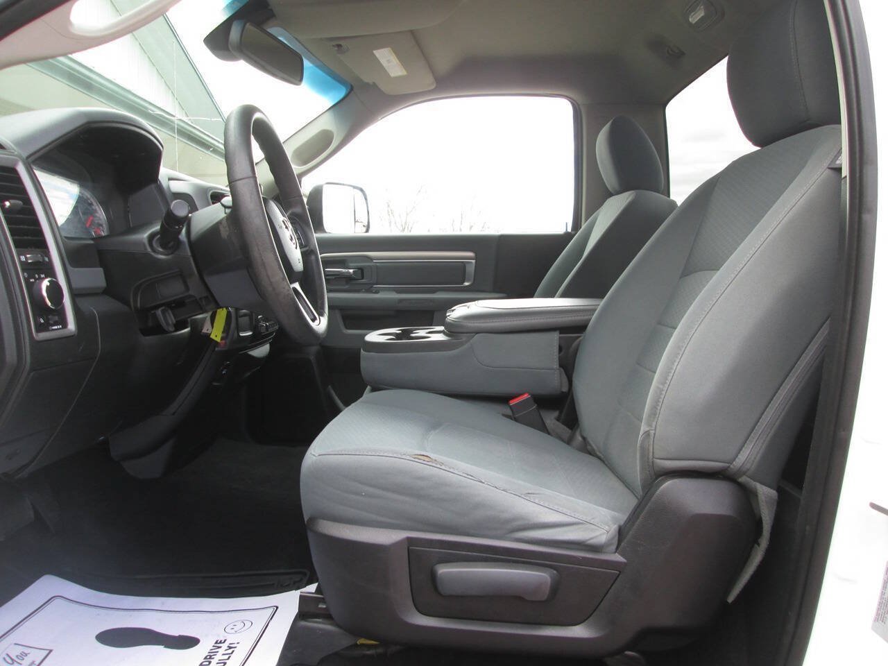 Used 2017 RAM 3500 Tradesman w/ Chrome Appearance Group AWD/4WD image 16