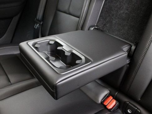 New 2025 Volvo XC40 B5 Core w/ Protection Package Premier image 31