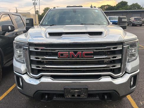 Used 2022 GMC Sierra 2500 SLE w/ SLE Value Package; AWD/4WD image 2