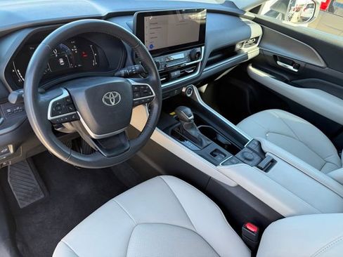 Used 2024 Toyota Grand Highlander XLE image 9