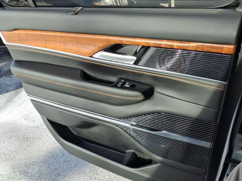 Used 2022 Jeep Grand Wagoneer Series III image 11