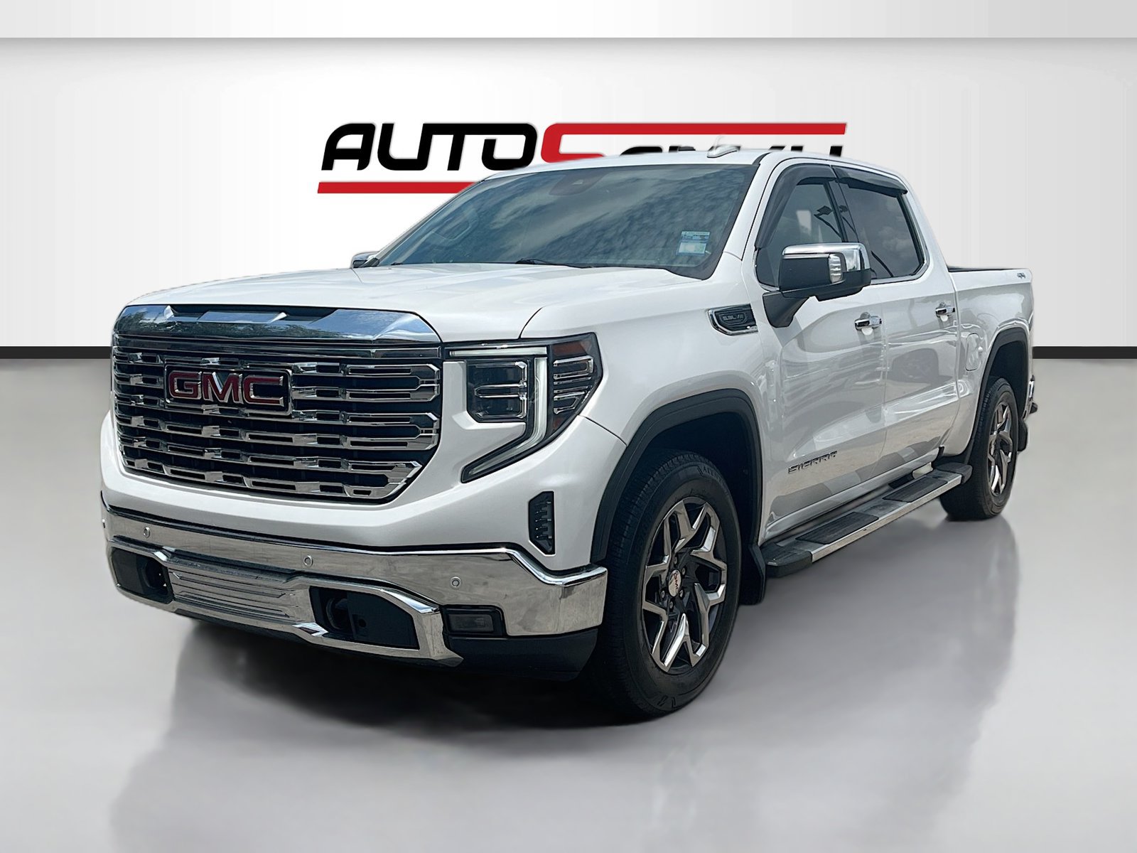 Used 2023 GMC Sierra 1500 SLT w/ SLT Premium Plus Package AWD/4WD image 3