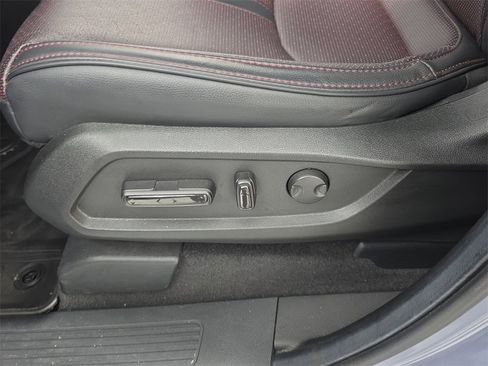 Certified 2025 Honda Pilot Black Edition image 17