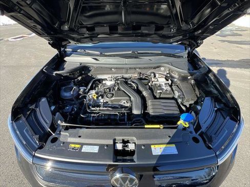 Used 2025 Volkswagen Taos SE AWD/4WD image 25