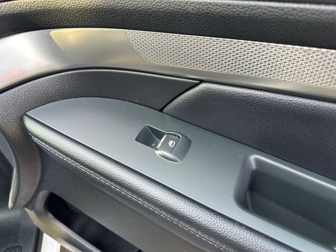 Used 2018 Ford Explorer XLT AWD/4WD image 45