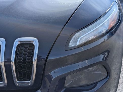 Used 2016 Jeep Cherokee Latitude w/ Cold Weather Group image 10