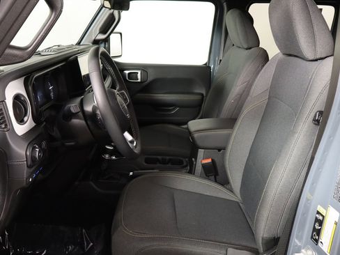 Used 2025 Jeep Wrangler Unlimited Sahara w/ Safety Group image 16