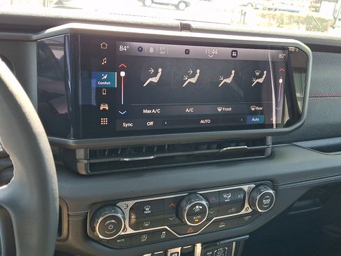 Used 2025 Jeep Wrangler Unlimited Rubicon image 15