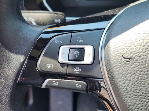 Used 2019 Volkswagen Jetta SEL w/ Cold Weather Package FWD image 23