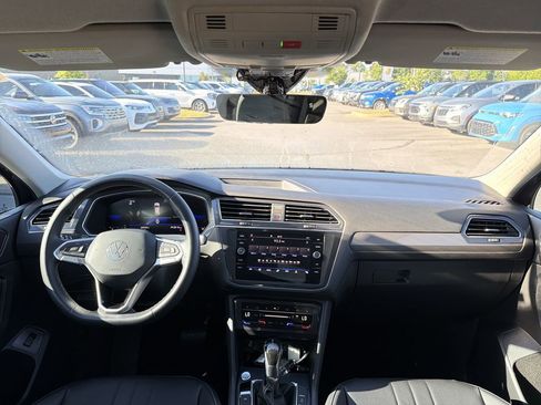 Used 2023 Volkswagen Tiguan SE FWD image 21