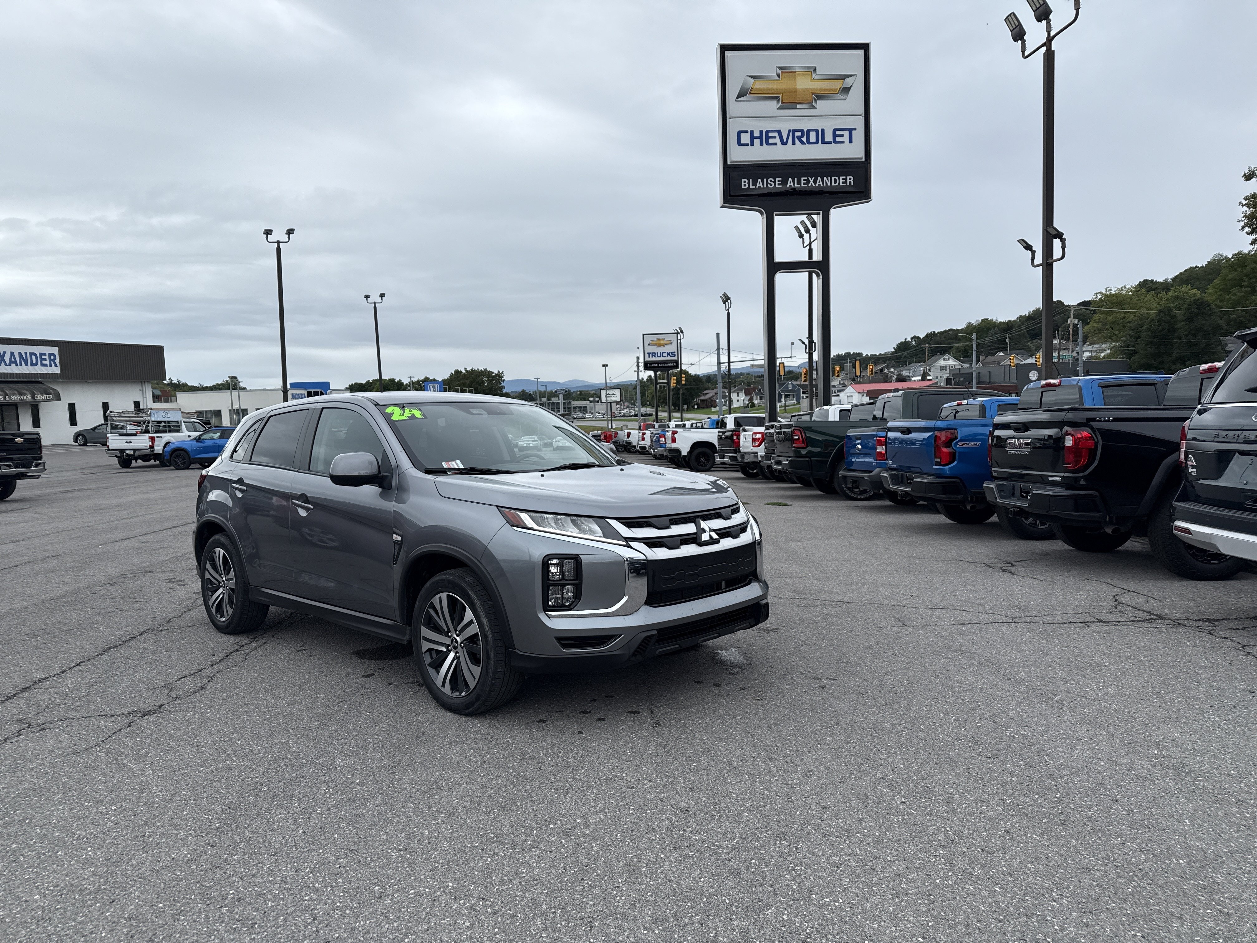Used 2024 Mitsubishi Outlander Sport ES AWD/4WD image 1