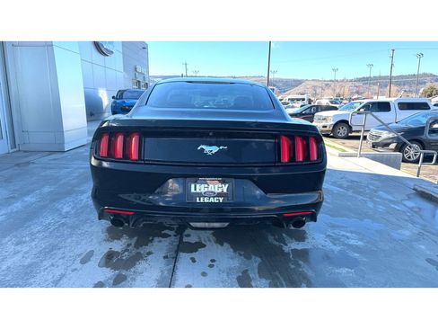 Used 2016 Ford Mustang Coupe image 4