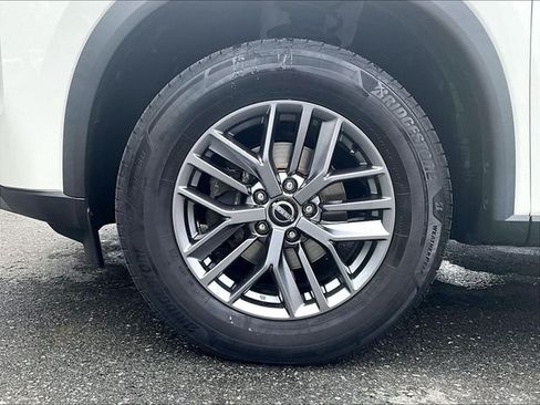 Used 2023 Nissan Rogue S AWD/4WD image 9