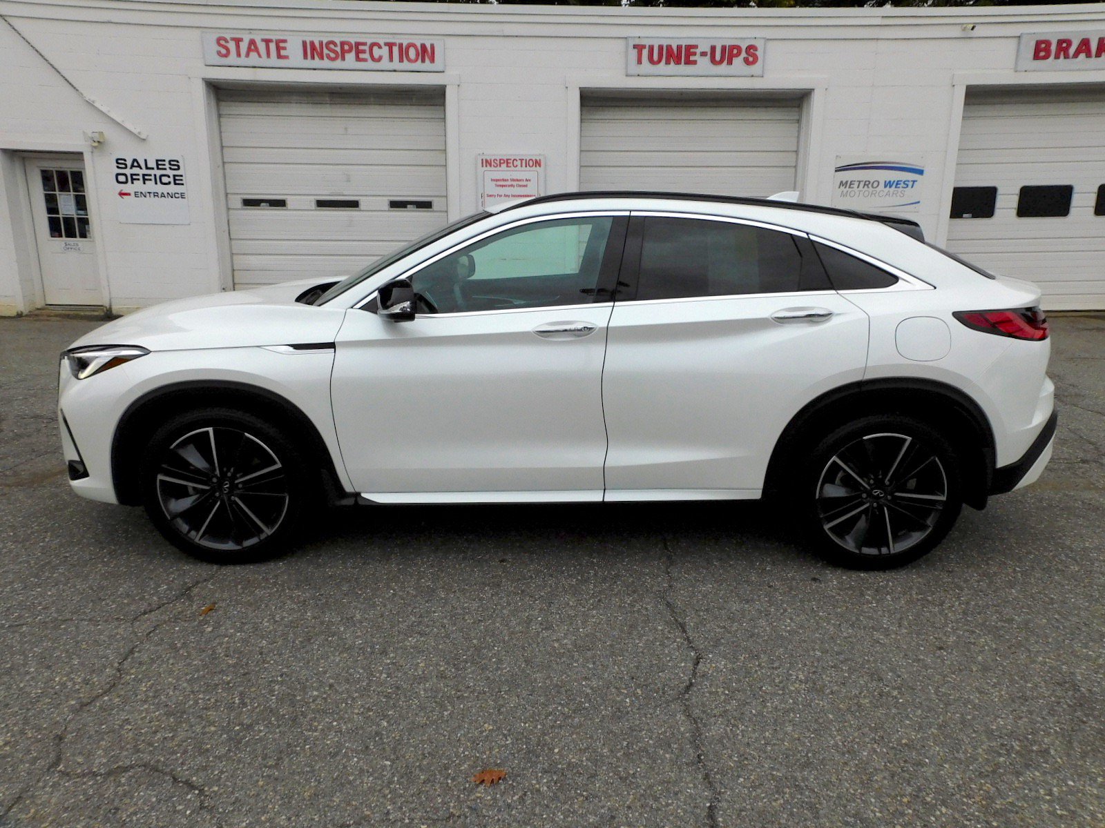 Used 2025 INFINITI QX55 Essential AWD/4WD image 2