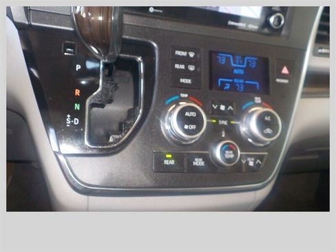 Used 2018 Toyota Sienna XLE Premium AWD/4WD image 25