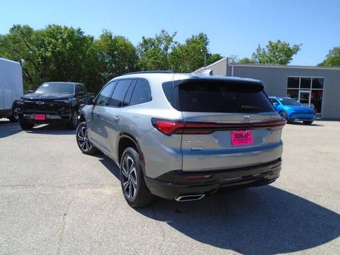 Used 2025 Buick Enclave Sport Touring AWD/4WD image 28