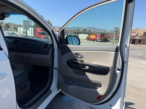 Used 2016 Kia Sedona EX FWD image 21