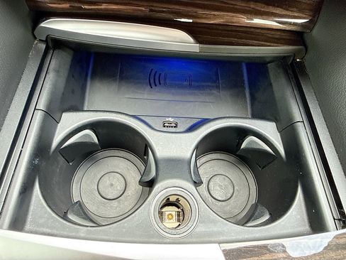 Used 2022 BMW 530i w/ Convenience Package RWD image 31