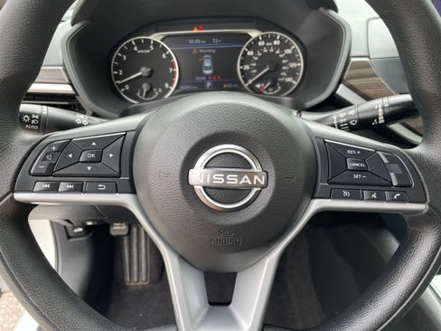 Used 2025 Nissan Altima 2.5 SV FWD image 28