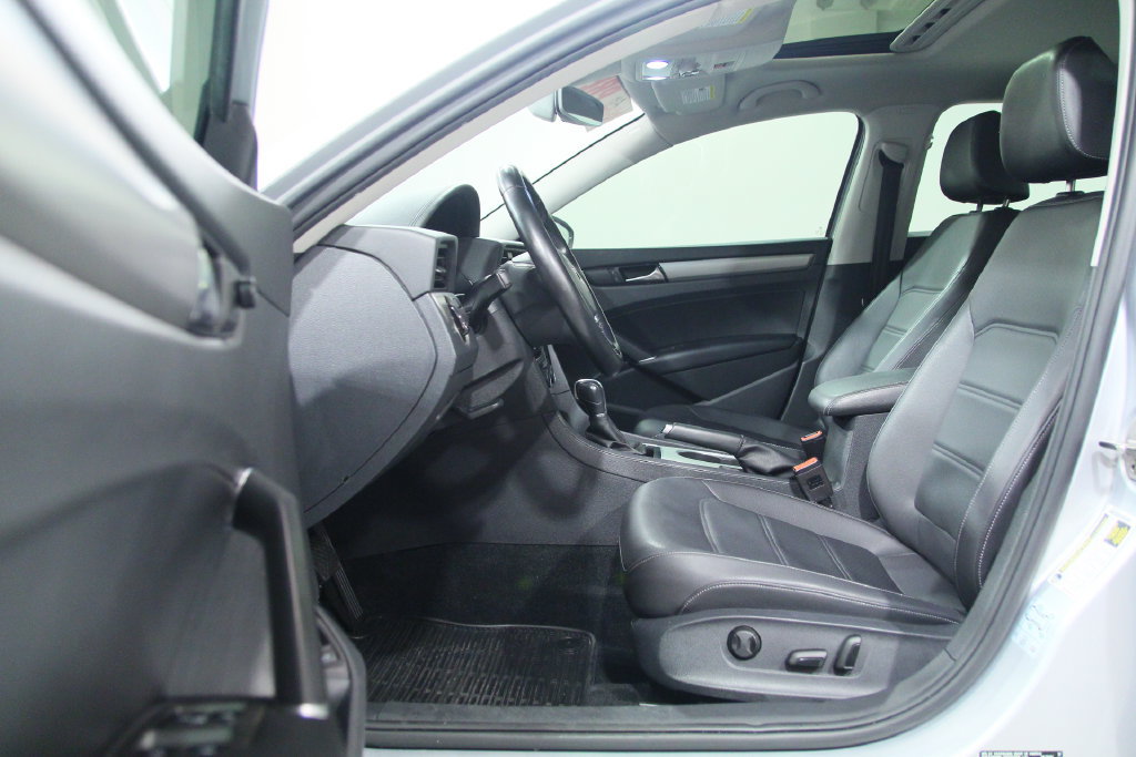 Used 2020 Volkswagen Passat 2.0T SE w/ Sunroof Package FWD image 5