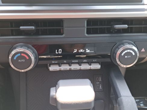 Used 2025 Toyota Tacoma TRD Off-Road image 21