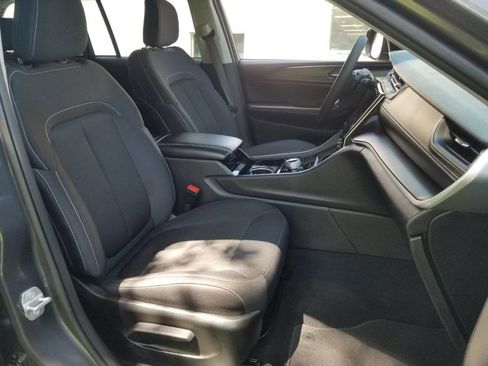 Certified 2023 Jeep Grand Cherokee Laredo image 12