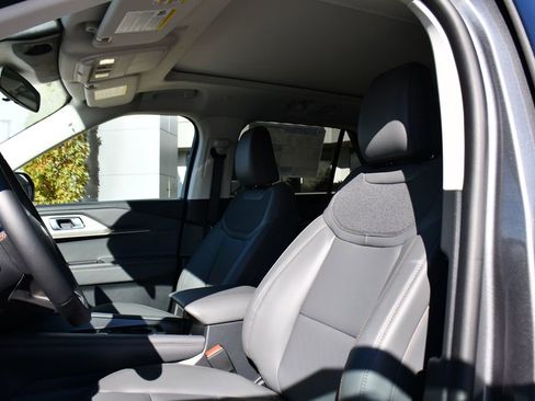 Used 2026 Ford Explorer Active w/ Active Comfort Package image 13