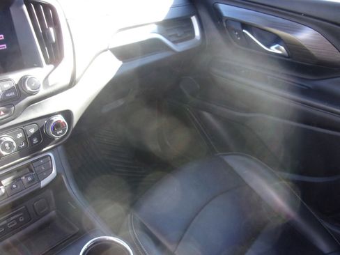 Used 2023 GMC Terrain SLT image 18