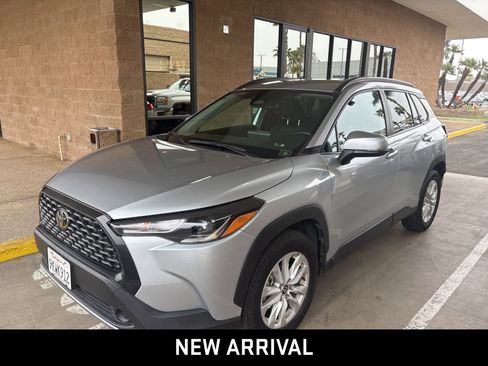 Used 2024 Toyota Corolla Cross LE image 2