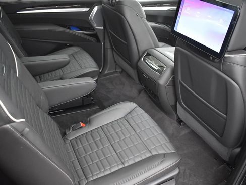 Used 2026 Cadillac Escalade ESV Platinum Sport w/ LPO, Floor Liner Package AWD/4WD image 32