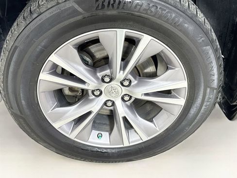 Used 2014 Toyota Highlander Plus FWD image 37