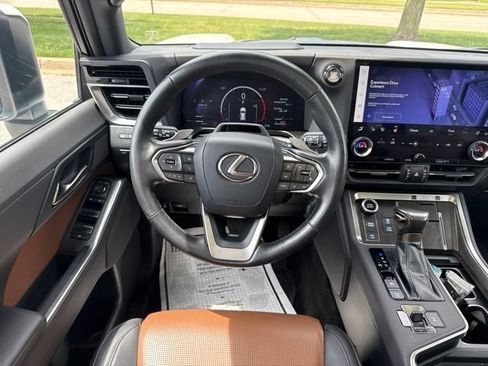 Used 2024 Lexus GX 550 w/ Accessory Package (2T) AWD/4WD image 21