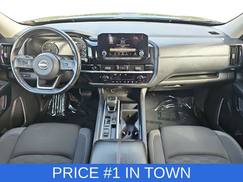Used 2025 Nissan Pathfinder SV FWD image 9