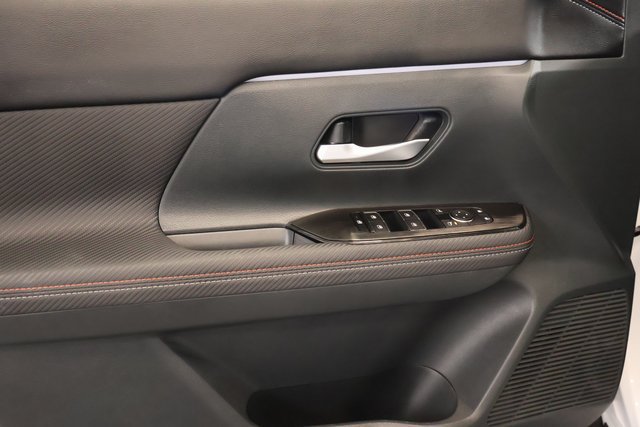 Certified 2025 Nissan Kicks SR AWD/4WD image 9