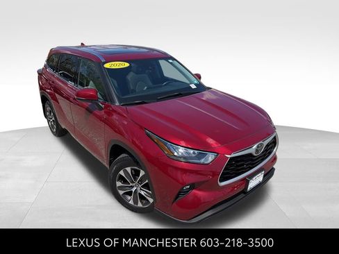 Used 2020 Toyota Highlander XLE AWD/4WD image 3