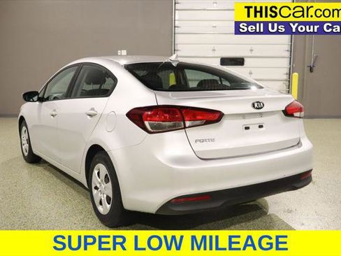 Used 2017 Kia Forte LX FWD image 5