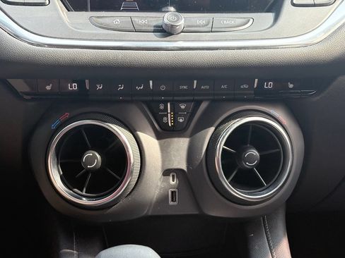 Used 2022 Chevrolet Blazer LT FWD image 11
