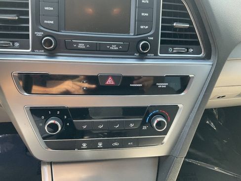 Used 2015 Hyundai Sonata SE w/ Option Group 09 FWD image 18