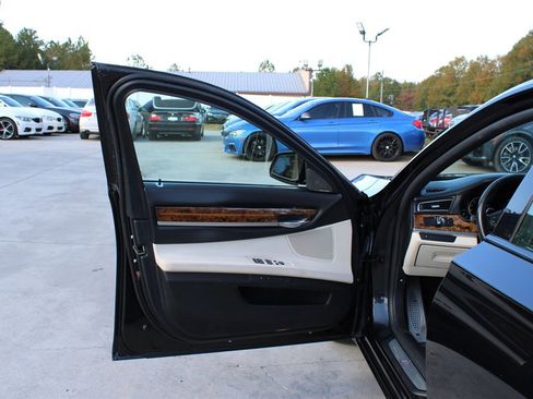 Used 2014 BMW 750Li xDrive image 29