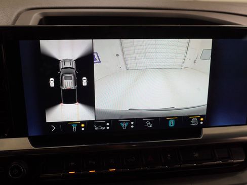 Used 2023 Chevrolet Silverado 1500 High Country w/ Technology Package AWD/4WD image 15