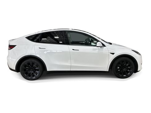Certified 2023 Tesla Model Y Long Range AWD/4WD image 7